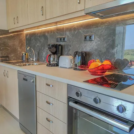 Fully Renovated In 1 Platanés