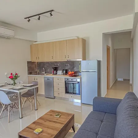 Fully Renovated In 1 *