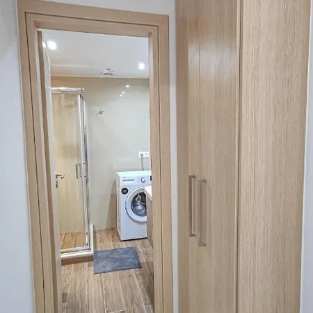 Fully Renovated In 1 Apartman *